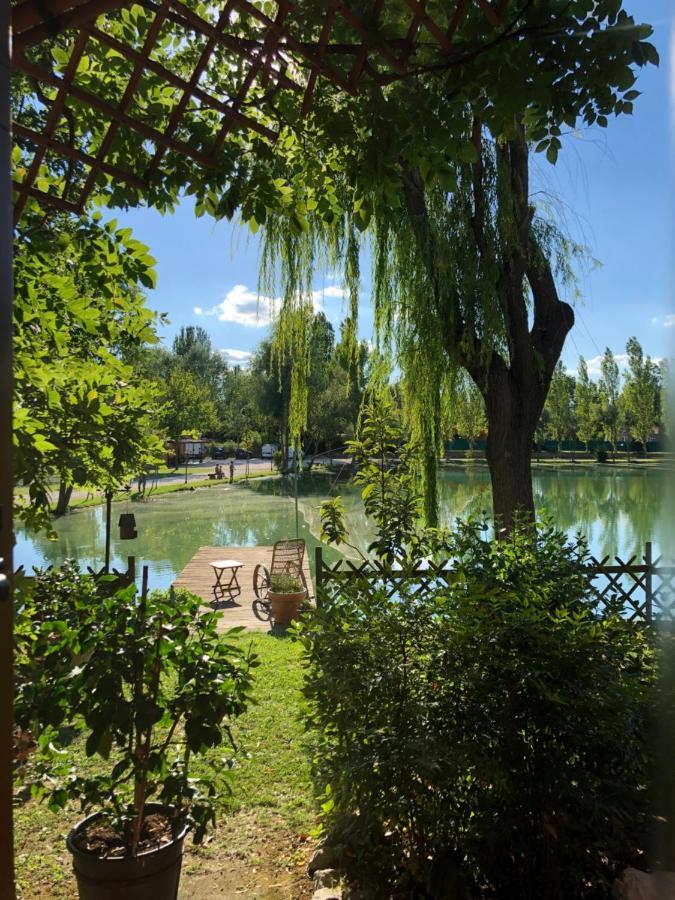 Chalet B&B Laghetti Martina Crevalcore Bagian luar foto